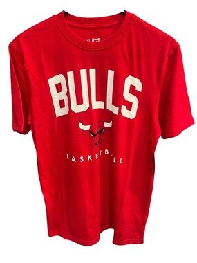 NWT NBA Official Mens Small Chicago Bulls Red Short Sleeve T-Shirt - Small